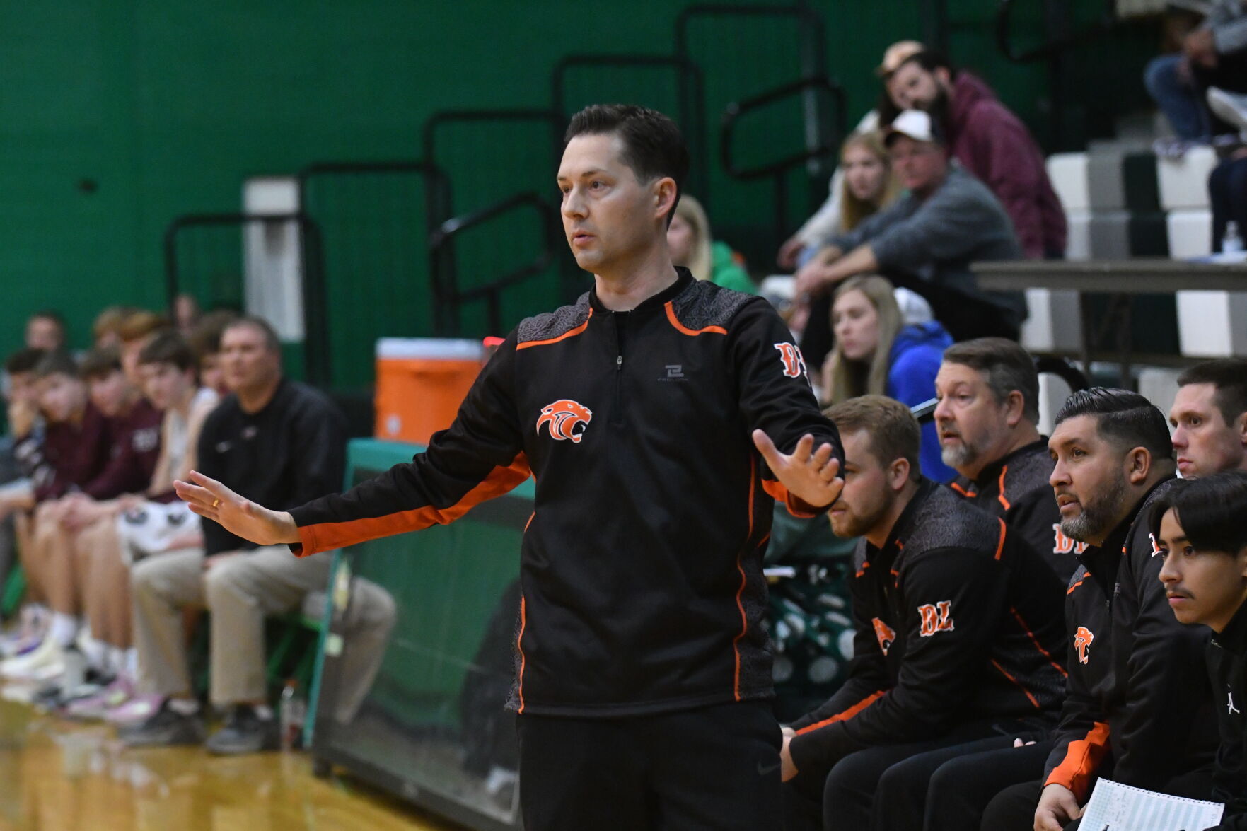 90-year-old Geneseo woman gets college degree 112622-qc-spt-ut-rockridge hoops-102